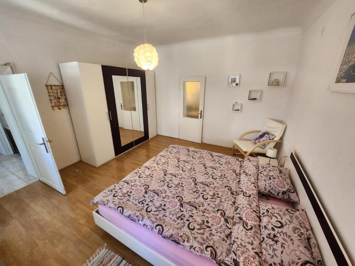 Apartment Dolores Cres Esterno foto