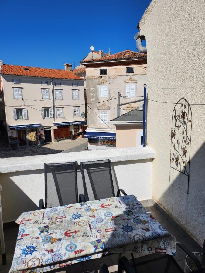 Apartment Dolores Cres Esterno foto