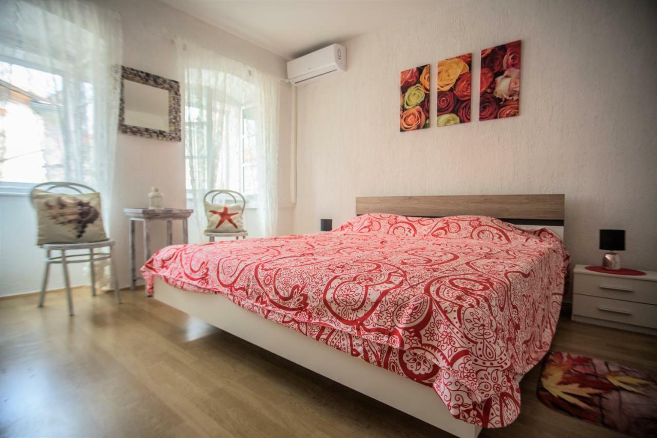 Apartment Dolores Cres Esterno foto