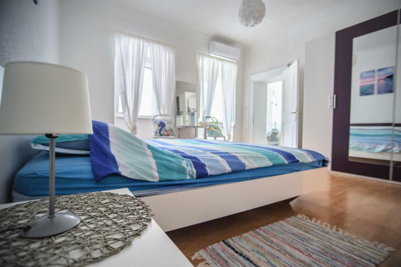 Apartment Dolores Cres Esterno foto