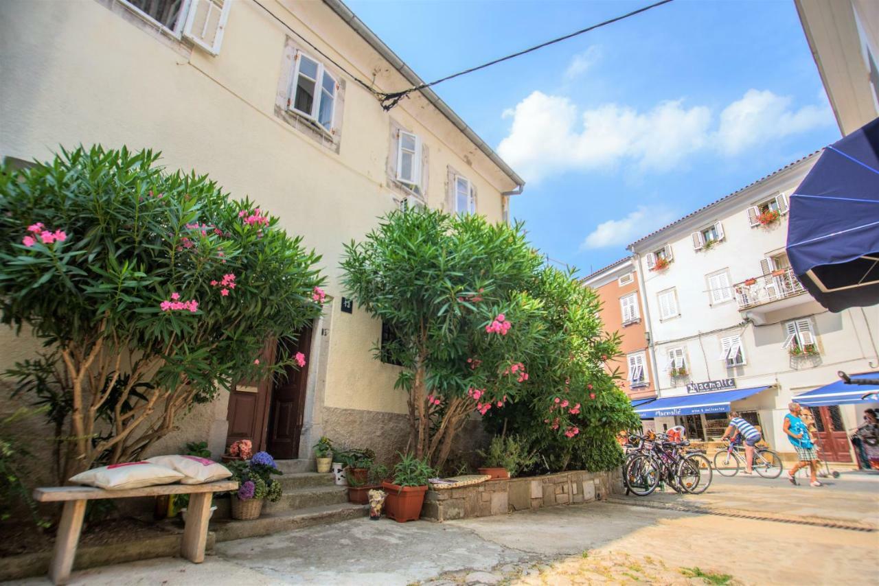 Apartment Dolores Cres Esterno foto