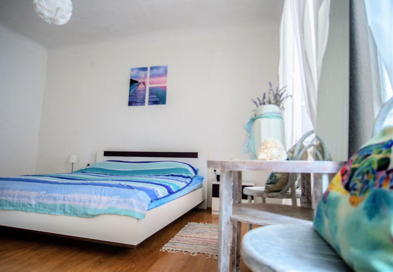 Apartment Dolores Cres Esterno foto